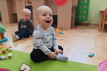 Dziecko na dywanie