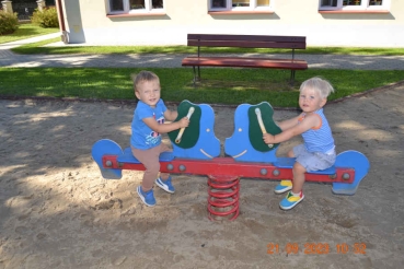 Dzieci z na chuśtawce