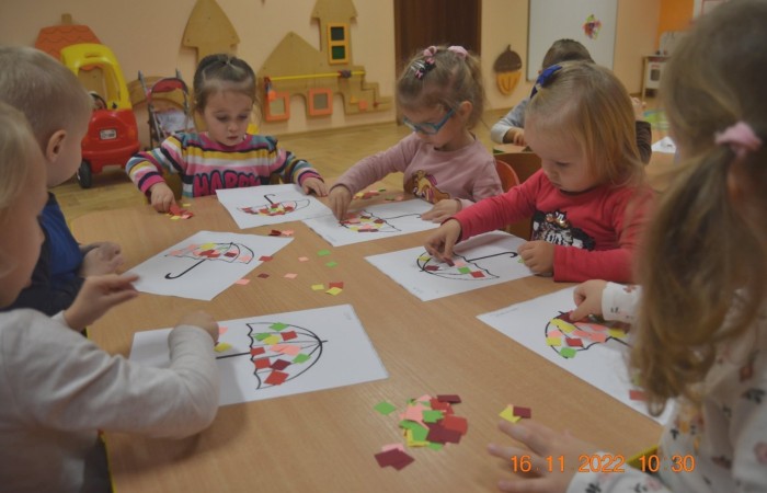 Nasz parasol kolorowy do zabawy jest gotowy