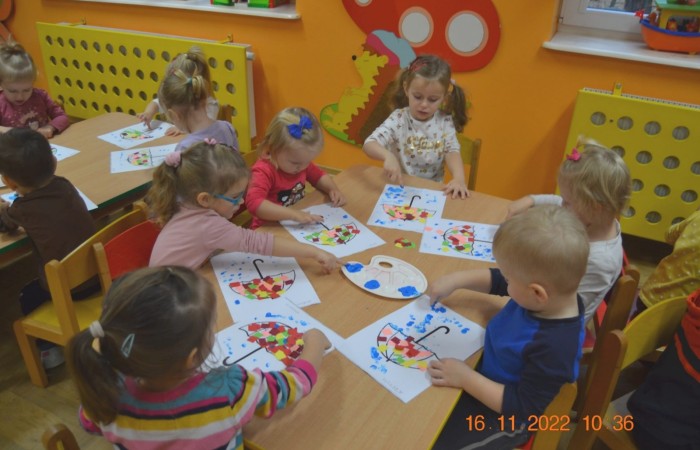 Nasz parasol kolorowy do zabawy jest gotowy