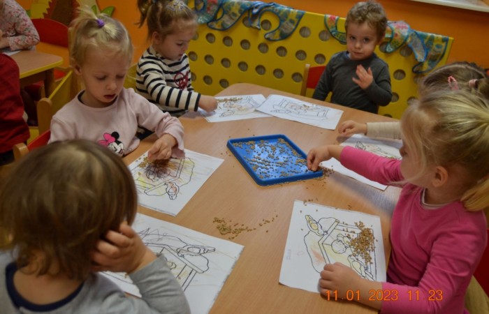 Ptaszki w karmniku