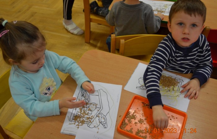 Ptaszki w karmniku