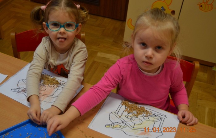 Ptaszki w karmniku