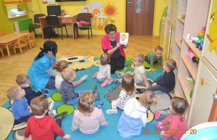 Zabawy chustą animacyjną u Żabek