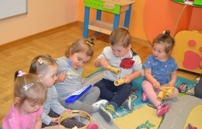 Misie uczą się grać na instrumentach