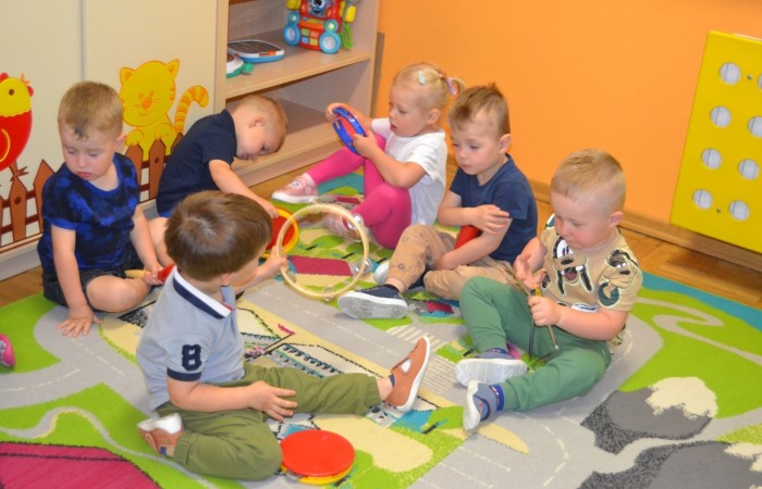 Misie uczą się grać na instrumentach