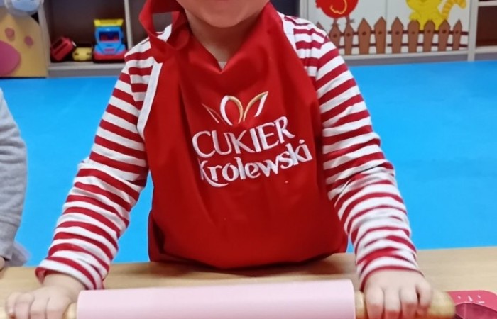 Misie przygotowują świąteczne pierniczki
