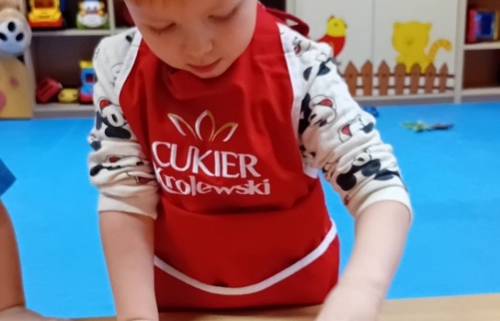 Misie przygotowują świąteczne pierniczki