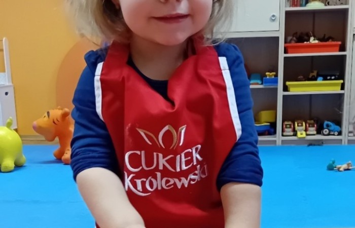 Misie przygotowują świąteczne pierniczki
