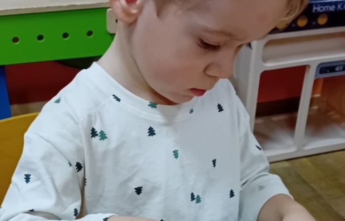 Misie przygotowują świąteczne pierniczki