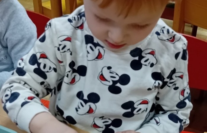 Misie przygotowują świąteczne pierniczki