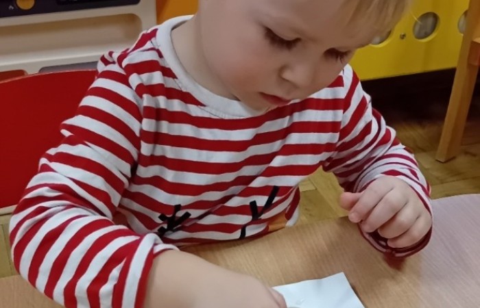 Misie przygotowują świąteczne pierniczki