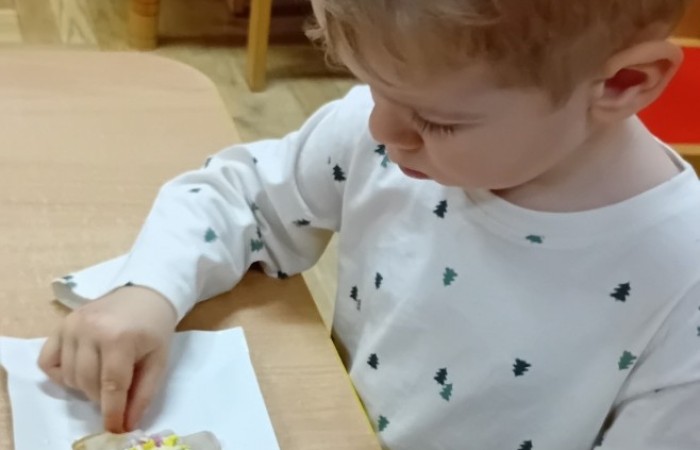 Misie przygotowują świąteczne pierniczki