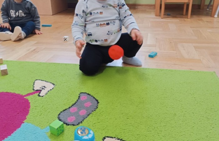 Zabawy dowolne na krasnalach